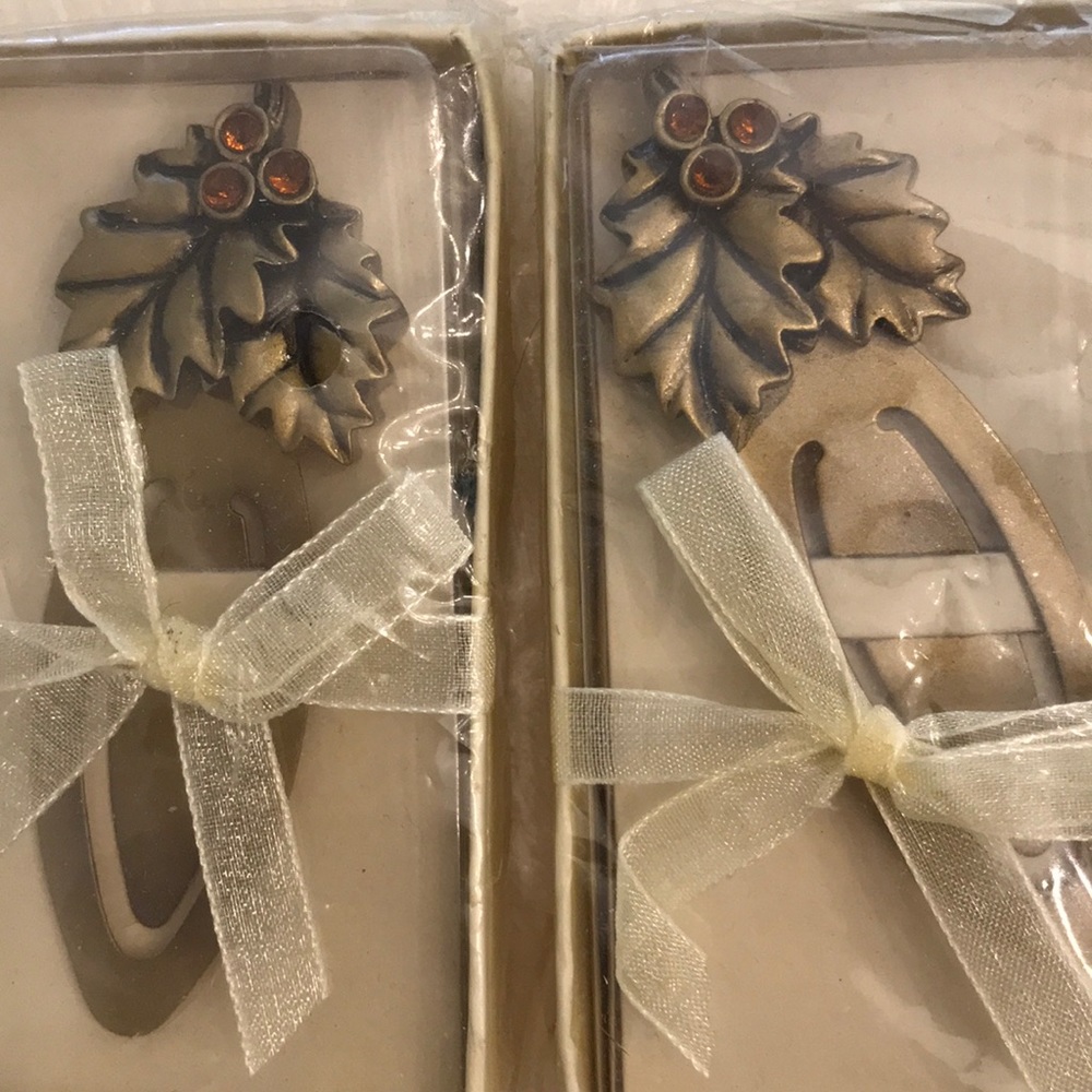 Vintage (60’s) hair clips.